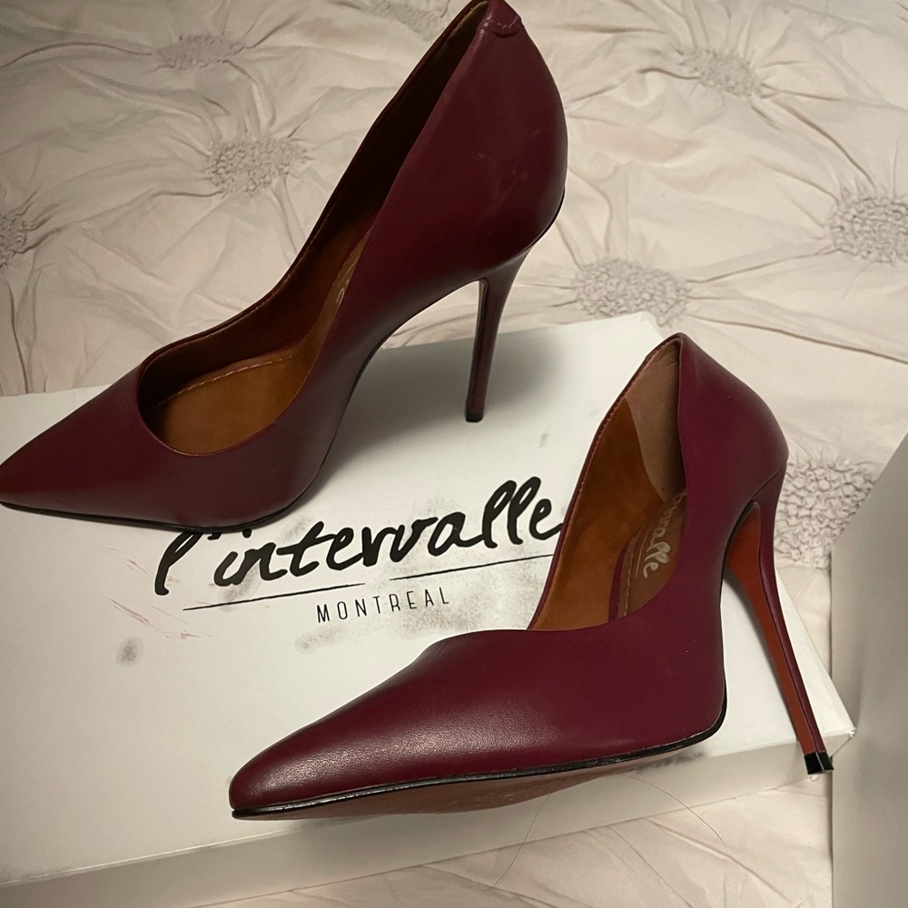Wine or red coloured stilletos size 35 euro